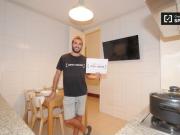 Habitación en piso compartido de 5 habitaciones en...