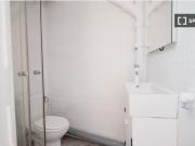 Habitación en piso compartido de 5 habitaciones en...