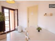 Habitación en piso compartido de 5 habitaciones en...