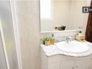 Habitación en piso compartido de 5 habitaciones en...