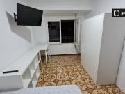 Habitación en piso compartido de 5 habitaciones, Zaragoza