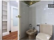 Habitación en piso compartido de 6 habitaciones en Sant...