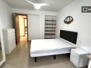 Habitación en piso de 7 habitaciones en alquiler en Els...