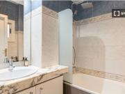 Habitación en piso compartido de 7 habitaciones en Sant...