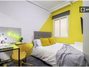 Habitación en piso compartido de 8 habitaciones en...
