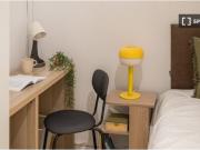 Habitación en piso compartido de 8 habitaciones en...