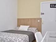 Habitación en piso compartido de 8 habitaciones, La...