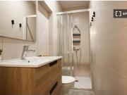 Habitación en piso compartido de 9 habitaciones en...