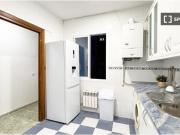 Habitación en piso compartido de 9 habitaciones en...