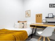 Habitación en piso compartido de 9 habitaciones en...