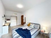 Habitación en piso compartido de 9 habitaciones en...