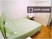 Habitación en piso compartido en alquiler en Almagro, Madrid