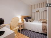 Habitación en piso de 9 habitaciones en alquiler, Cuatro...