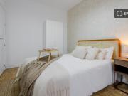 Habitación en piso de 9 habitaciones en alquiler, Cuatro...