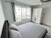 Habitación en piso compartido de 4 habitaciones en La...