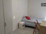 Habitación en piso compartido en alquiler en Lucero, Madrid