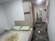 Habitación en piso compartido de 3 habitaciones en Les...