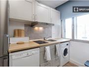 Habitación en piso compartido en Bilbao con balcón privado