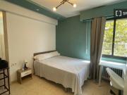 Habitación en piso compartido de 8 habitaciones en Sevilla