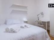 Habitación en piso de 10 habitaciones en L'Esquerra...