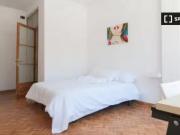 Habitación en piso de 10 habitaciones en L'Esquerra... Habitación en piso de 10 habitaciones en L'Esquerra...