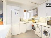 Habitación en piso de 3 dormitorios en el Eixample Dreta