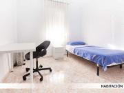 Habitación en piso de 3 habitaciones en alquiler en El...