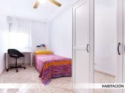 Habitación en piso de 3 habitaciones en alquiler en El...