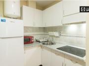 Habitación en piso de 4 dormitorios en alquiler en Barcelona