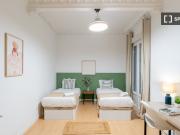 Habitación en piso de 4 habitaciones en alquiler en Ríos...