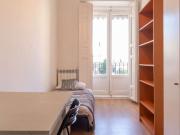 Habitación en piso de 5 habitaciones en alquiler en...