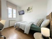 Habitación en piso de 5 habitaciones en alquiler en Madrid