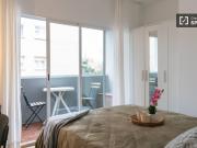 Habitación en piso de 5 habitaciones en Madrid Habitación en piso de 5 habitaciones en Madrid