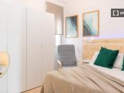 Habitación en piso de 6 habitaciones en Embajadores, Madrid