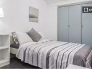 Habitación en piso de 7 habitaciones en alquiler en...