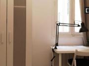 Habitación en piso de 8 habitaciones en Moncloa