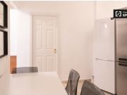 Habitación en piso de 8 habitaciones en Moncloa