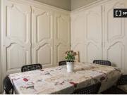 Habitación en piso de 8 habitaciones en Sarrià Sant...