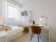 Habitación en piso de 9 habitaciones en alquiler, Cuatro...