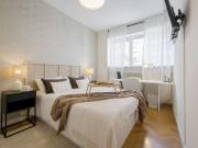 Habitación en piso de 9 habitaciones en alquiler, Cuatro...