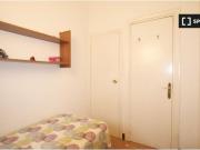 Habitación en piso de 9 habitaciones en Malasaña