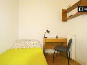 Habitación en piso de 9 habitaciones en Malasaña