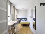 Habitación en un apartamento de 15 habitaciones en...