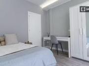 Habitación en un piso compartido de 5 habitaciones,...