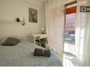 Habitación en un piso compartido de 5 habitaciones en...