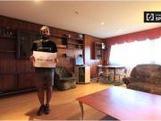 Habitación enorme con calefacción en un apartamento de 3...