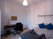 Habitación enorme en un apartamento de 4 dormitorios en...