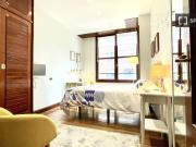 Habitación enorme en un apartamento de 5 dormitorios en...