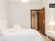 Habitación enorme en un apartamento de 5 dormitorios en...