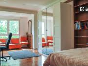 Habitación enorme en un apartamento de 7 dormitorios en...